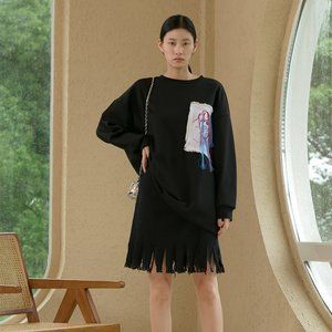 Round neck tassel embroidered blouse